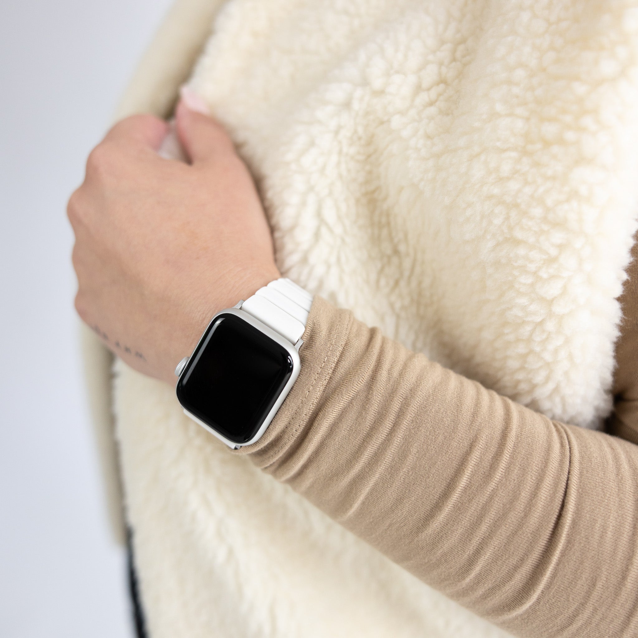 Apple watch 40mm on woman's wrist online